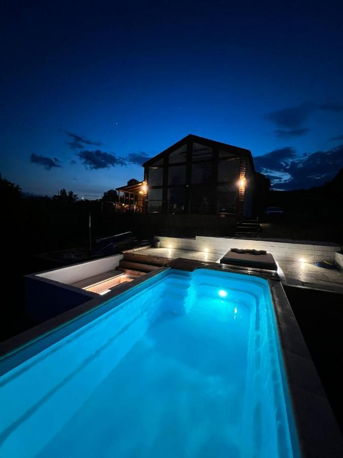 Le Chalet M - Cabana Cu O Panorama De Poveste. Surdesti  المظهر الخارجي الصورة
