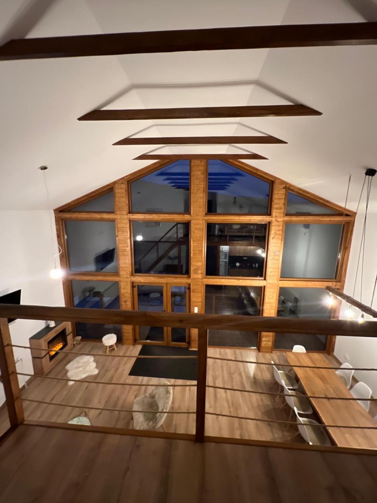 Le Chalet M - Cabana Cu O Panorama De Poveste. Surdesti  المظهر الخارجي الصورة