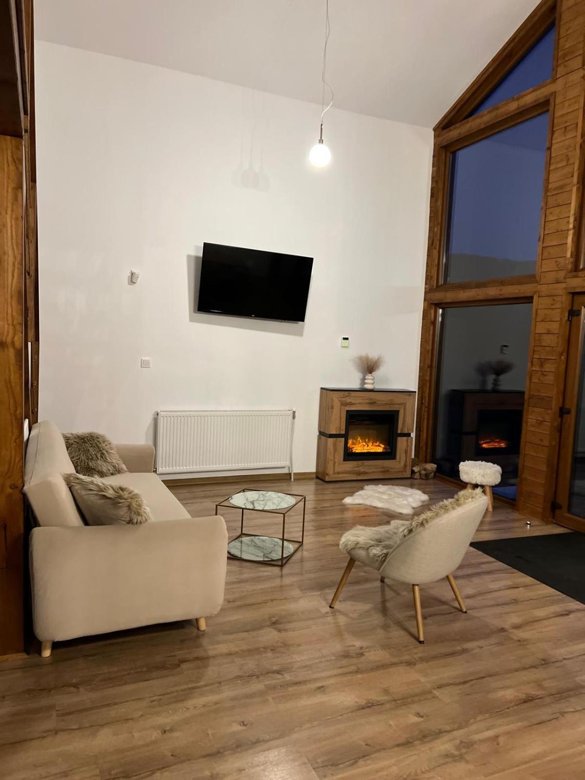 Le Chalet M - Cabana Cu O Panorama De Poveste. Surdesti  المظهر الخارجي الصورة