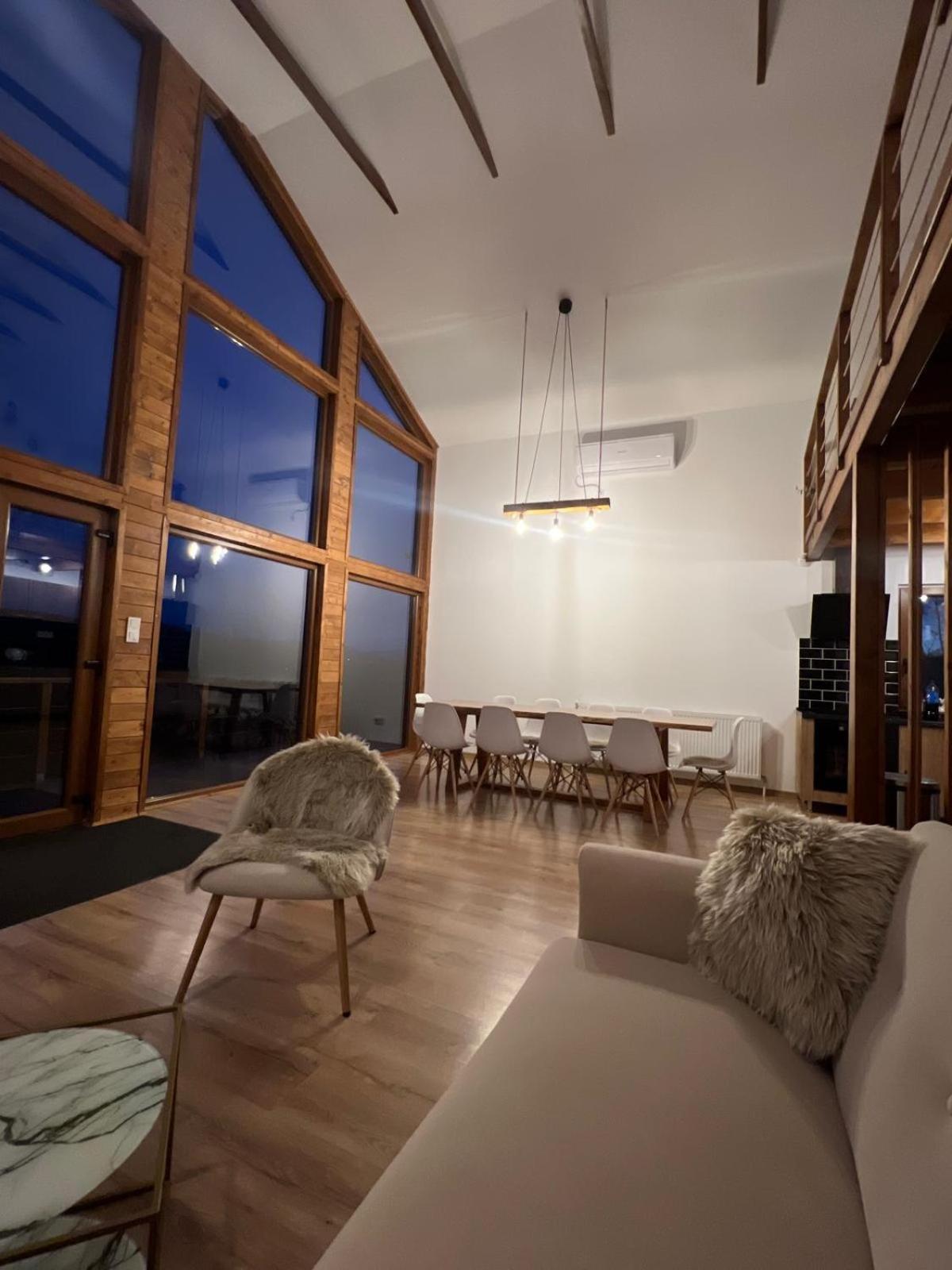Le Chalet M - Cabana Cu O Panorama De Poveste. Surdesti  المظهر الخارجي الصورة