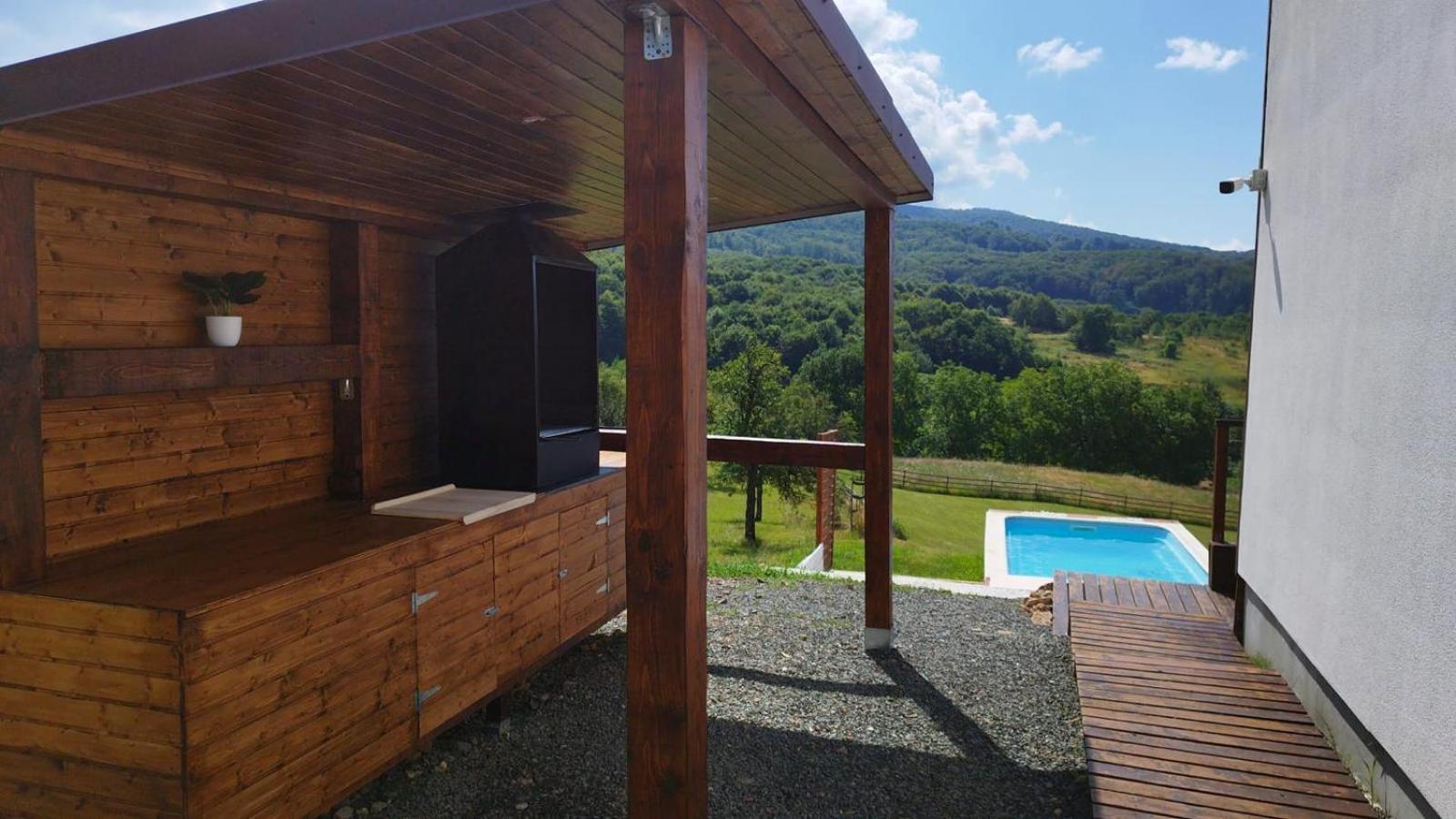 Le Chalet M - Cabana Cu O Panorama De Poveste. Surdesti  المظهر الخارجي الصورة
